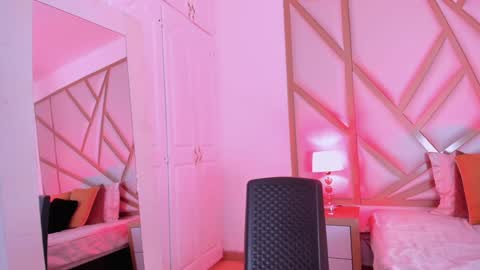 Scarlet online show from 12-21-24, 11:44