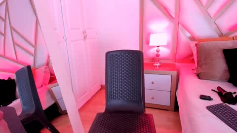 Scarlet online show from 02-06-25, 06:02