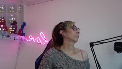 Scarlett online show from 11-18-25, 02:43