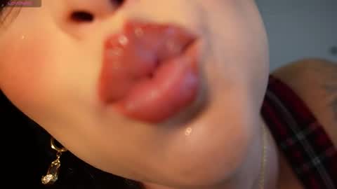 juli online show from 12-04-25, 09:56