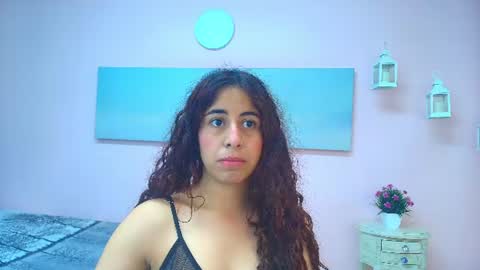 Snapshot of scarlett_clyde chatting on 07-25-26, 12:36 Scarlett online show from 07-25-26, 12:36