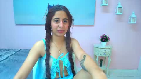 Snapshot of scarlett_clyde chatting on 07-29-26, 12:36 Scarlett online show from 07-29-26, 12:36