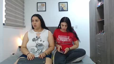 Scarlett and Jazmin online show from 04-23-26, 11:20
