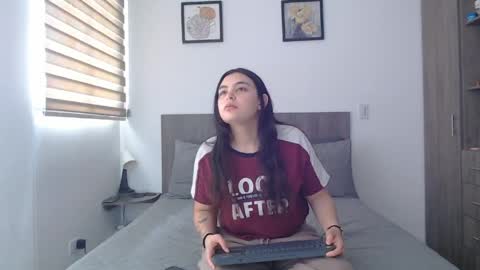 Snapshot of scarlett_evance chatting on 05-27-26, 02:58 Scarlett and Jazmin online show from 05-27-26, 02:58