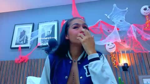 Snapshot of scarlett_johansons chatting on 11-05-25, 08:53 scarlett johansons online show from 11-05-25, 08:53