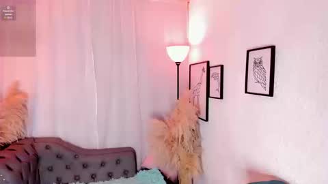 Scarlett Johs online show from 09-15-25, 01:55