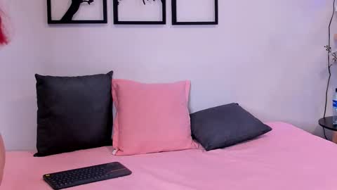 Scarlett Johs online show from 10-17-25, 09:56