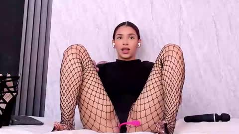 Scarlett Johs online show from 11-29-25, 02:09