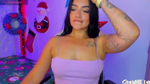 Snapshot of scarlett_luv chatting on 12-13-24, 09:02 Kim online show from 12-13-24, 09:02