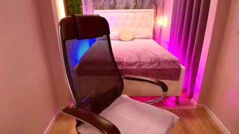 Snapshot of scarlett_mai chatting on 02-07-25, 05:41 Scarlett online show from 02-07-25, 05:41