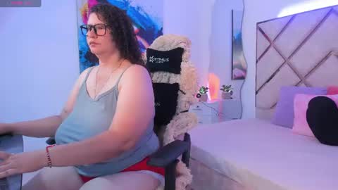 Snapshot of scarlett_moo chatting on 06-25-26, 07:51 vanessa online show from 06-25-26, 07:51