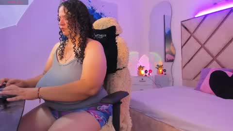 Snapshot of scarlett_moo chatting on 07-01-26, 02:18 vanessa online show from 07-01-26, 02:18
