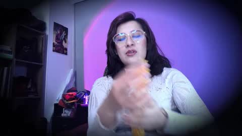 Snapshot of scarlett_sen chatting on 06-06-26, 02:22 Mistress Scarlett online show from 06-06-26, 02:22