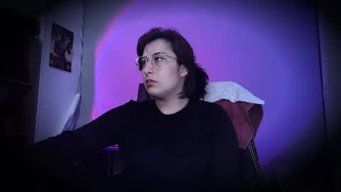 Snapshot of scarlett_sen chatting on 06-09-26, 02:06 Mistress Scarlett online show from 06-09-26, 02:06
