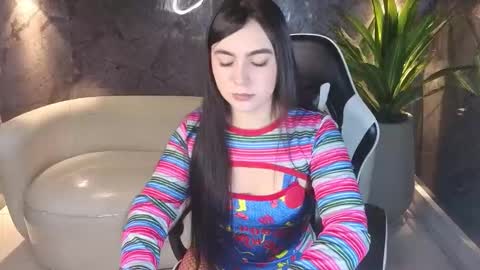 Scarlett online show from 10-31-25, 01:23