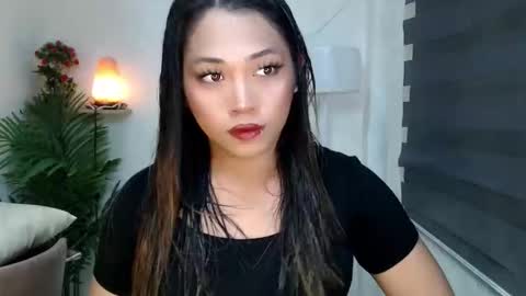 Snapshot of scarlett_sofia69 chatting on 04-12-26, 05:12 online show from 04-12-26, 05:12