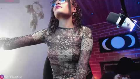Snapshot of scarlett_v3la chatting on 10-18-25, 02:03 Scarlett online show from 10-18-25, 02:03