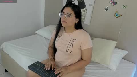 Snapshot of scarlettwhitmore chatting on 09-28-25, 03:12 Scarlett Whitmore online show from 09-28-25, 03:12