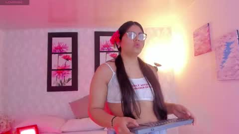 Snapshot of scarlettwhitmore chatting on 10-12-25, 03:33 Scarlett Whitmore online show from 10-12-25, 03:33