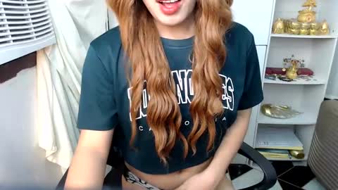 Queen Scarlet online show from 12-22-24, 05:23