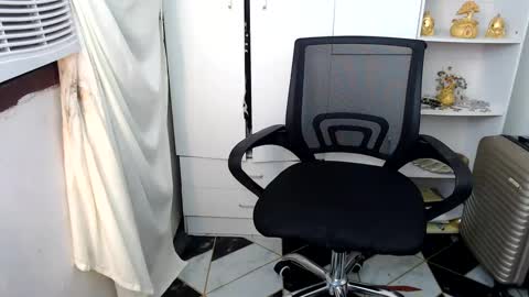 Queen Scarlet online show from 01-12-25, 08:25