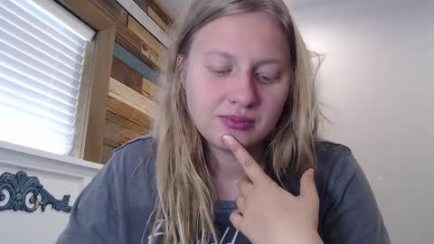 Snapshot of scartit chatting on 04-22-26, 04:41 ScarTit Bernhard online show from 04-22-26, 04:41