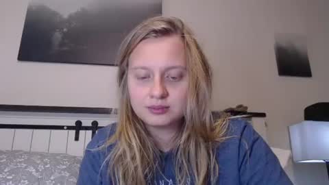 Snapshot of scartit chatting on 06-09-26, 08:20 ScarTit Bernhard online show from 06-09-26, 08:20