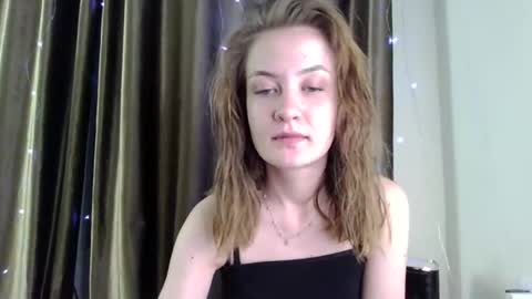 Snapshot of scented_elsa chatting on 05-15-26, 03:41 Elsa online show from 05-15-26, 03:41