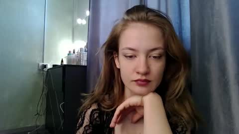 Snapshot of scented_elsa chatting on 05-25-26, 07:36 Elsa online show from 05-25-26, 07:36