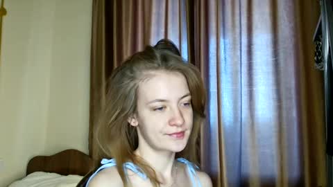 Snapshot of scented_elsa chatting on 06-24-26, 06:34 Elsa online show from 06-24-26, 06:34