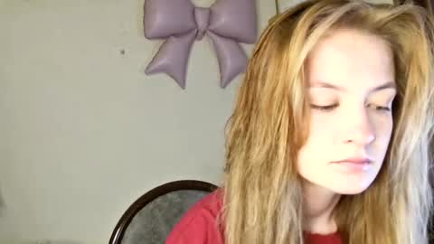 Snapshot of scented_elsa chatting on 06-29-26, 11:43 Elsa online show from 06-29-26, 11:43