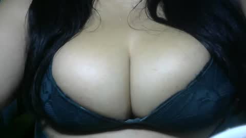 Snapshot of schoco_milf chatting on 05-20-26, 05:41 mai latina online show from 05-20-26, 05:41