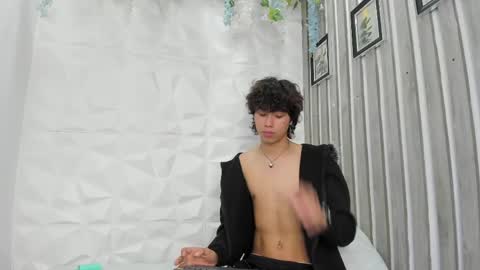 Snapshot of sckrapper chatting on 05-19-26, 12:33 sckrapper online show from 05-19-26, 12:33