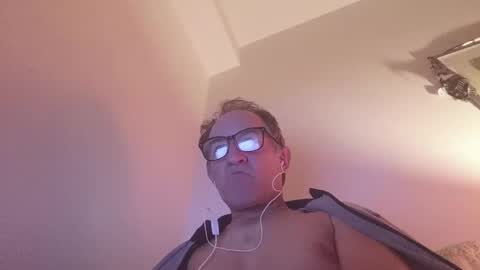 Snapshot of scotchwhieskie chatting on 05-16-26, 11:14 scotchwhieskie online show from 05-16-26, 11:14