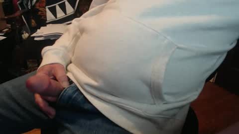 Snapshot of scottbearfun chatting on 02-12-25, 04:33 scottbearfun online show from 02-12-25, 04:33