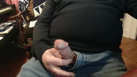 Snapshot of scottbearfun chatting on 02-26-25, 04:35 scottbearfun online show from 02-26-25, 04:35