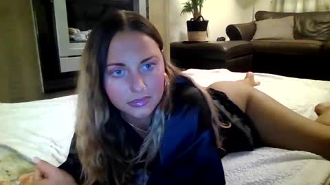 Snapshot of scouse_lexi chatting on 09-11-25, 09:59 Scouse Lexi  online show from 09-11-25, 09:59
