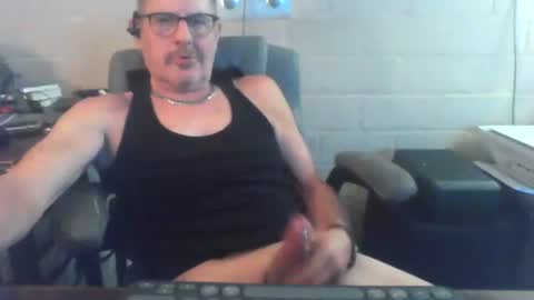 Snapshot of sdh69 chatting on 05-18-26, 02:01 eating pussy sucking dick online show from 05-18-26, 02:01