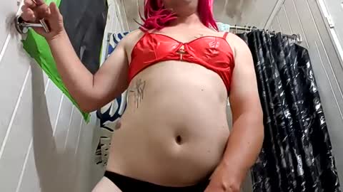 Snapshot of sdraftt45 chatting on 05-11-26, 02:28 Arin online show from 05-11-26, 02:28