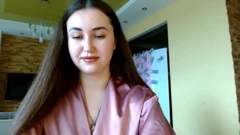 Elizabeth  online show from 05-18-26, 07:14