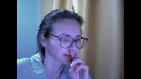 Snapshot of sea_dream chatting on 09-10-25, 04:45 SEA Dream online show from 09-10-25, 04:45