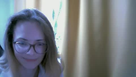 Snapshot of sea_dream chatting on 09-18-25, 05:09 SEA Dream online show from 09-18-25, 05:09