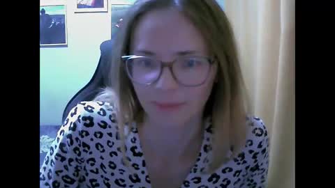 Snapshot of sea_dream chatting on 10-03-25, 04:20 SEA Dream online show from 10-03-25, 04:20