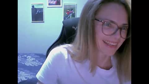 Snapshot of sea_dream chatting on 10-05-25, 02:26 SEA Dream online show from 10-05-25, 02:26