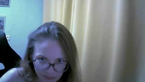Snapshot of sea_dream chatting on 10-11-25, 06:17 SEA Dream online show from 10-11-25, 06:17