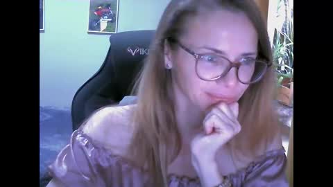 Snapshot of sea_dream chatting on 10-16-25, 05:19 SEA Dream online show from 10-16-25, 05:19