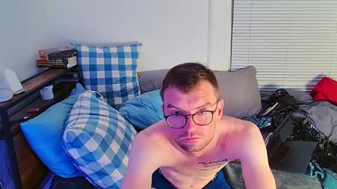 Snapshot of seamusshameless chatting on 06-06-26, 03:33 Seamus online show from 06-06-26, 03:33