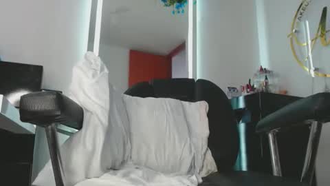 Snapshot of sebas_diaz_ chatting on 04-29-26, 05:30 online show from 04-29-26, 05:30