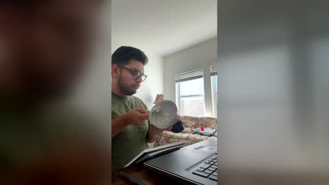 Snapshot of sebasbilbao7 chatting on 03-18-26, 03:37 sebasbilbao7 online show from 03-18-26, 03:37