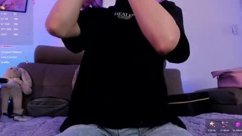     .  INDEPENDENT MODEL online show from 03-13-26, 01:40